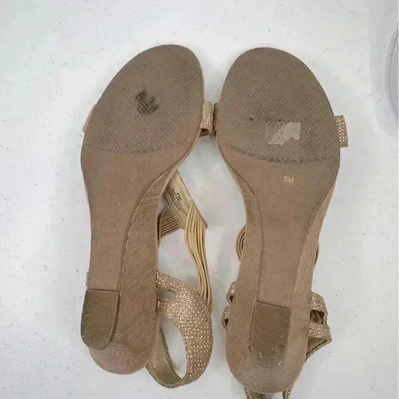New York Transit GIVEN MOMENT Wedge
Gold Sandal Rhinestone Embellished Size 9 - Picture 10 of 13